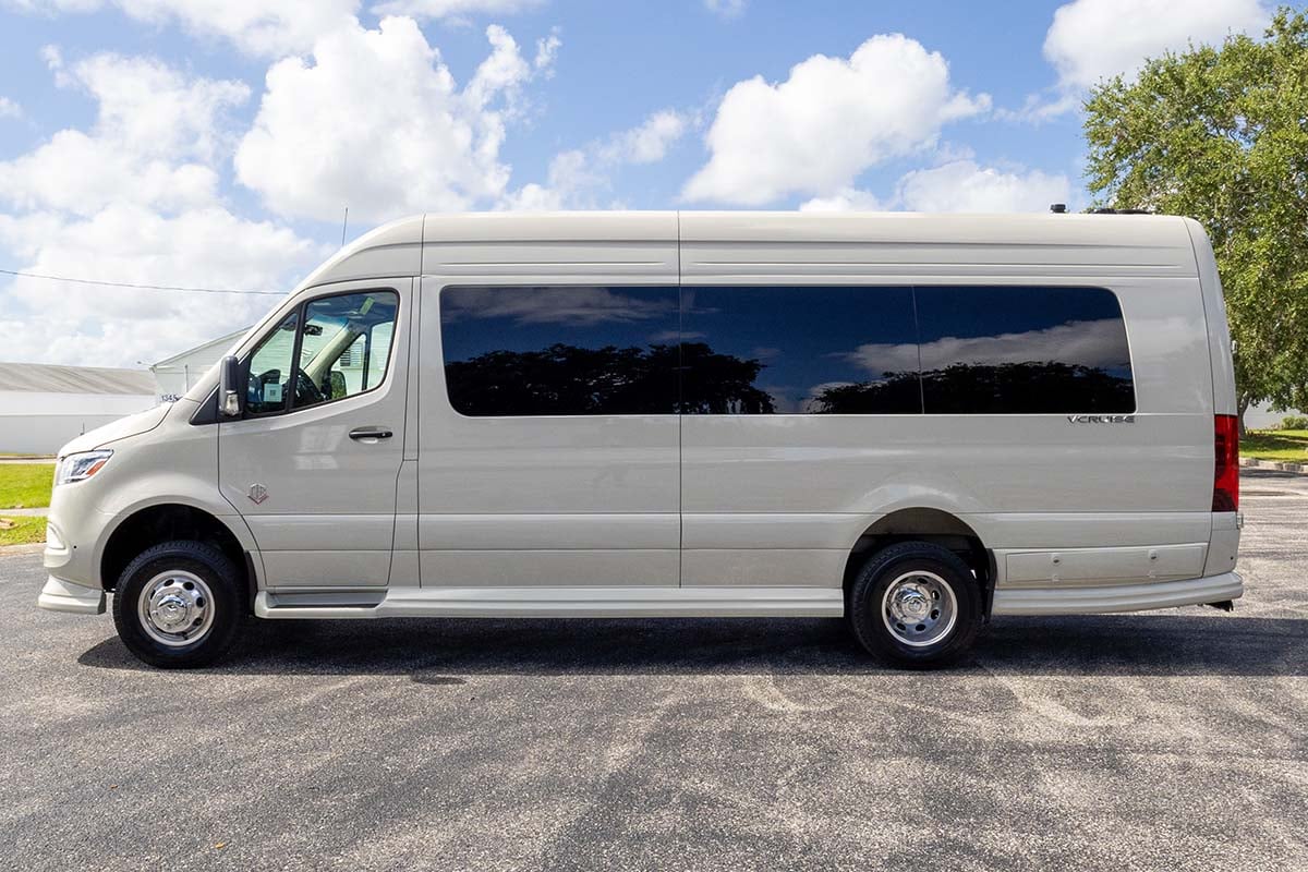 New 2025 OGV Luxury Coach V-Cruise 10OBA AWD gallery image-10