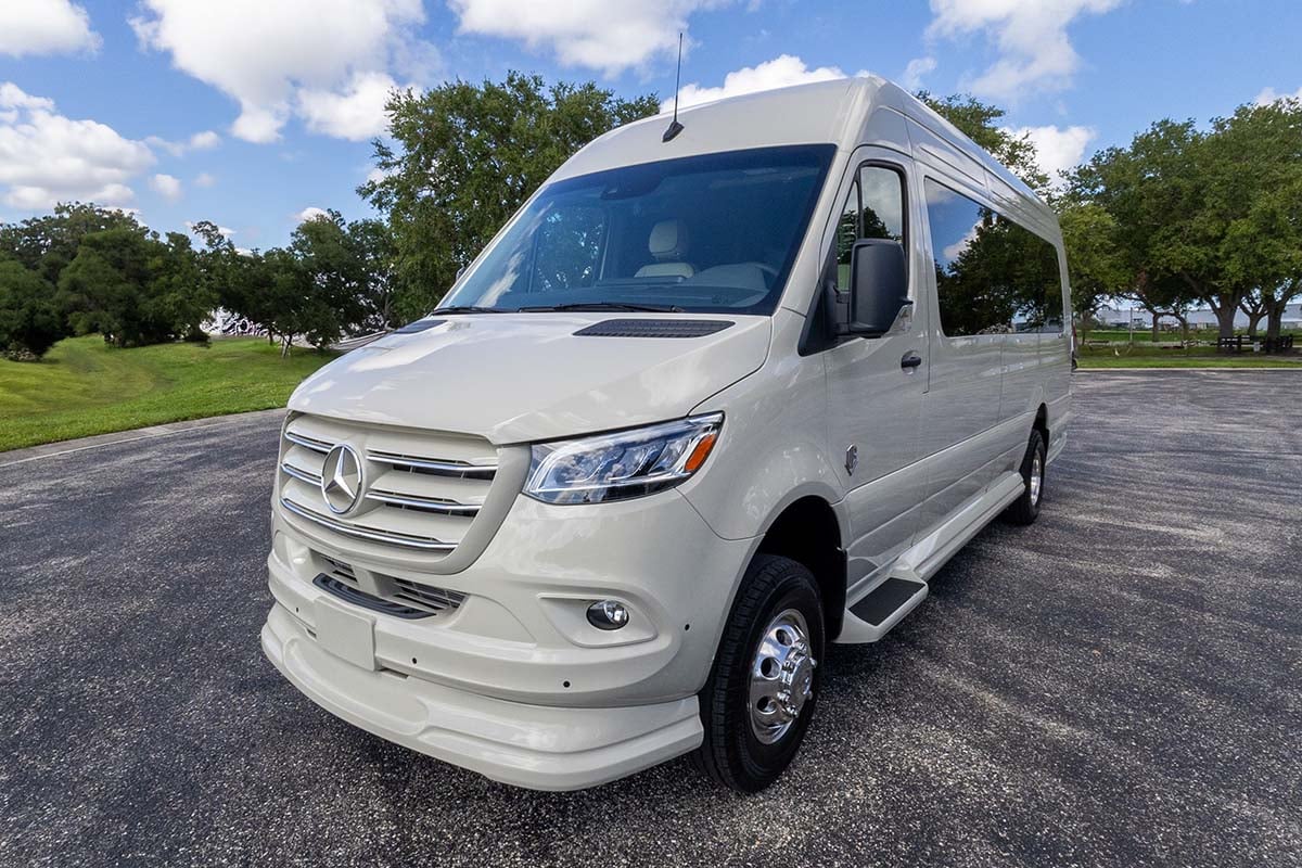 New 2025 OGV Luxury Coach V-Cruise 10OBA AWD gallery image-12