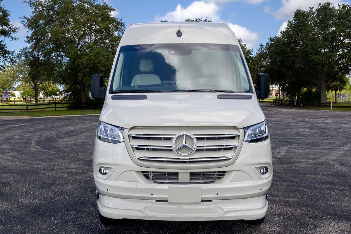 New 2025 OGV Luxury Coach V-Cruise 10OBA AWD gallery image-13