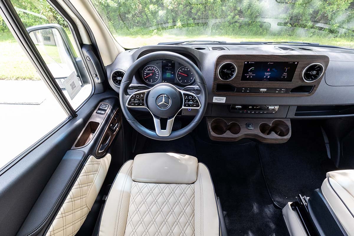 New 2025 OGV Luxury Coach V-Cruise 10OBA AWD gallery image-14