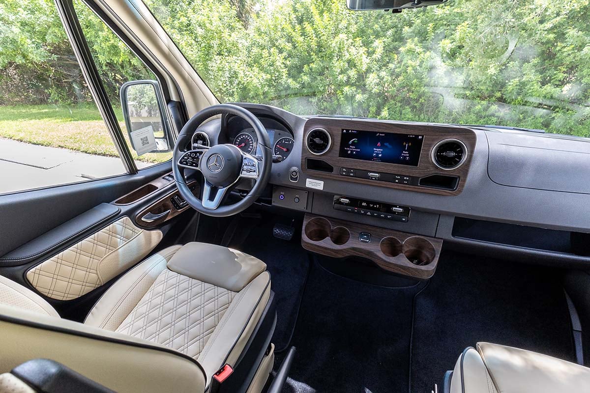 New 2025 OGV Luxury Coach V-Cruise 10OBA AWD gallery image-15