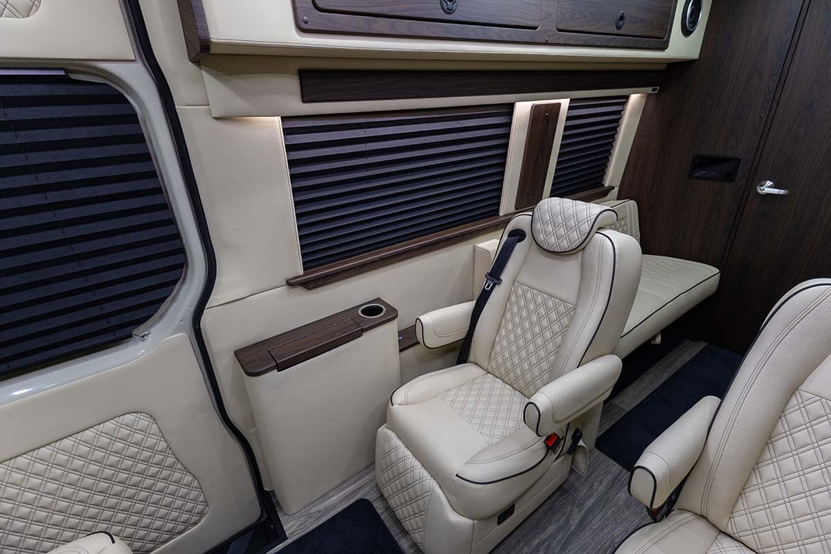 New 2025 OGV Luxury Coach V-Cruise 10OBA AWD gallery image-19