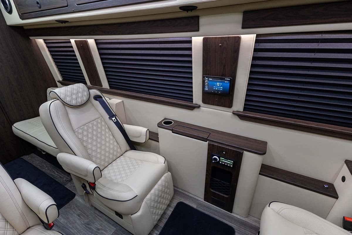 New 2025 OGV Luxury Coach V-Cruise 10OBA AWD gallery image-20