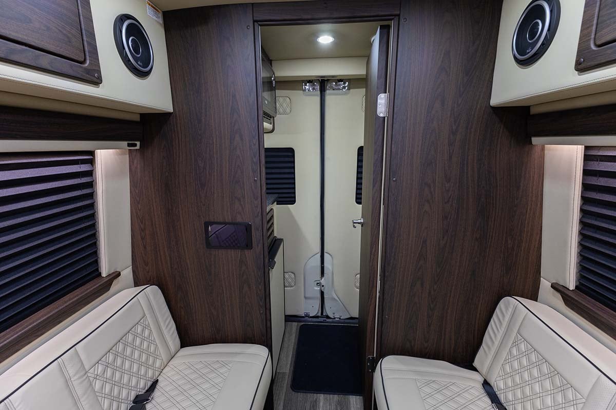 New 2025 OGV Luxury Coach V-Cruise 10OBA AWD gallery image-22