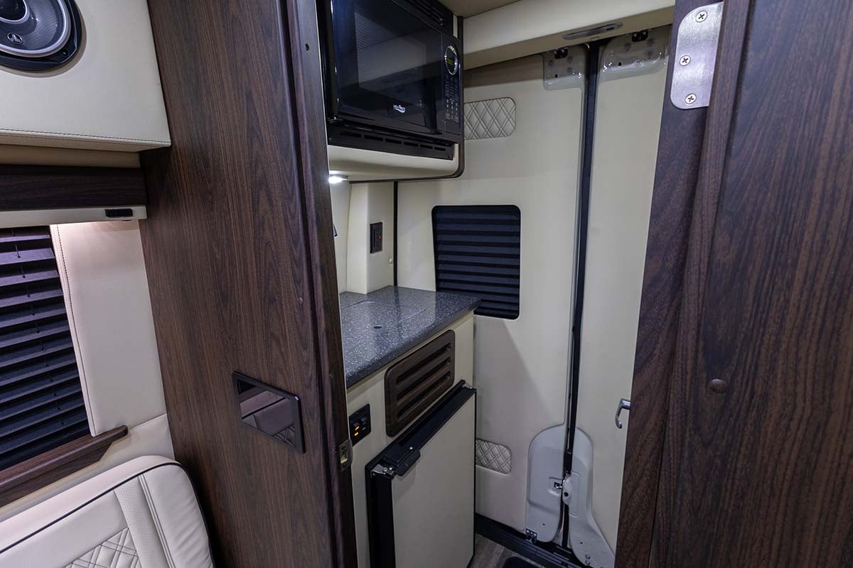 New 2025 OGV Luxury Coach V-Cruise 10OBA AWD gallery image-23