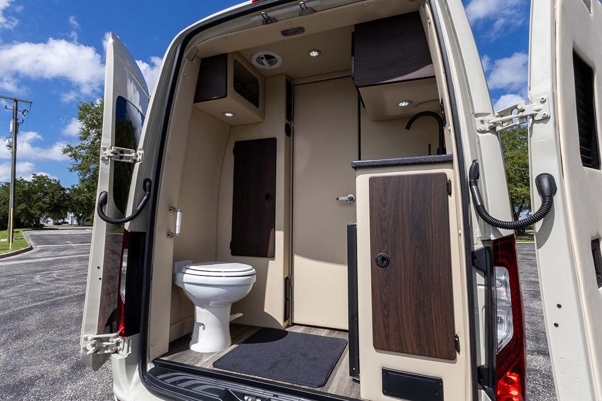 New 2025 OGV Luxury Coach V-Cruise 10OBA AWD gallery image-27