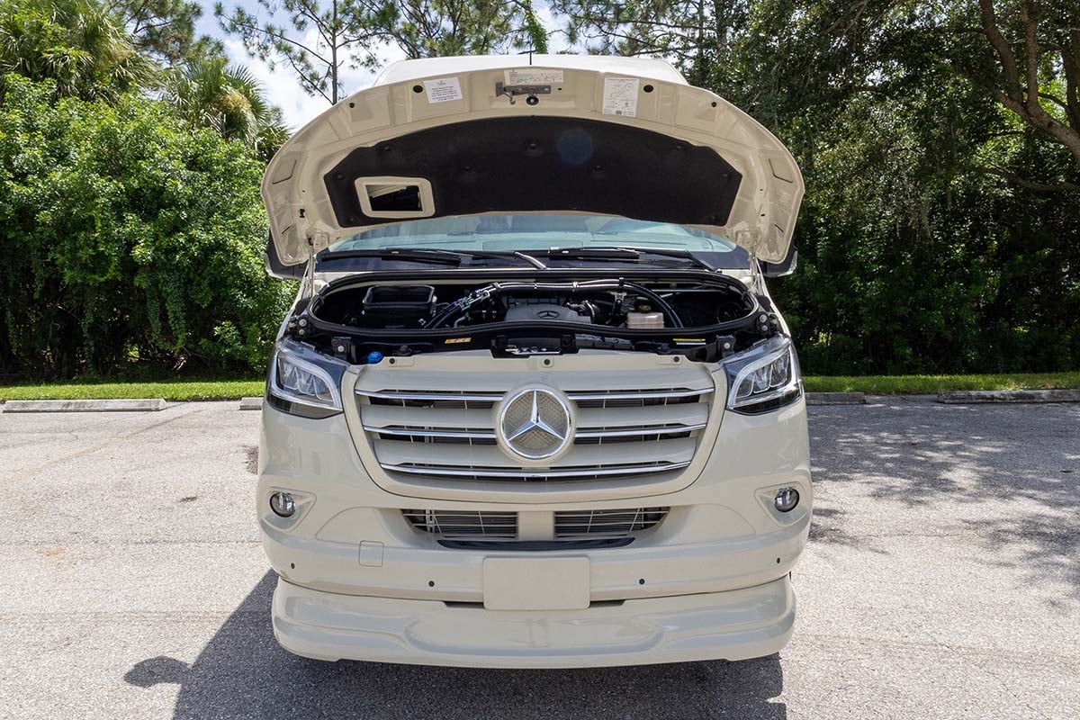 New 2025 OGV Luxury Coach V-Cruise 10OBA AWD gallery image-29