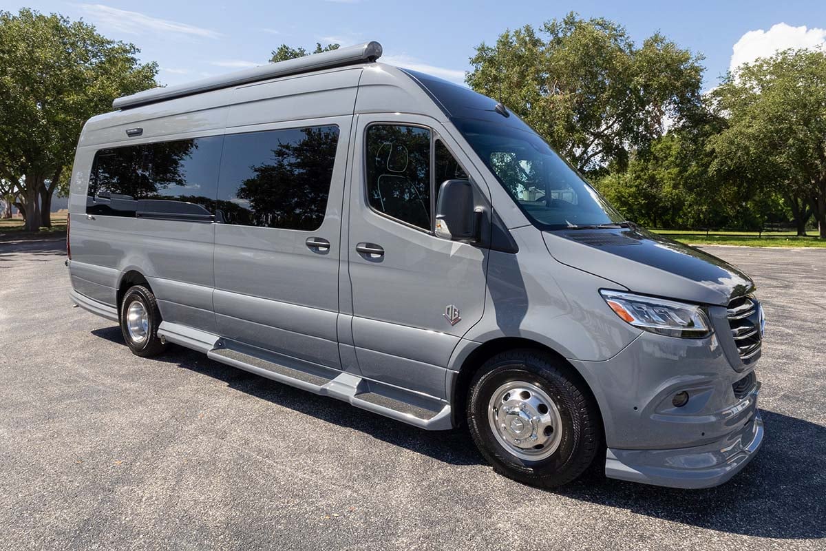 New 2025 OGV Luxury Coach V-RV 7RL gallery image-2