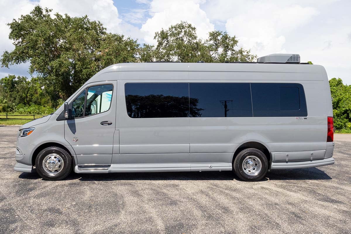 New 2025 OGV Luxury Coach V-RV 7RL gallery image-9