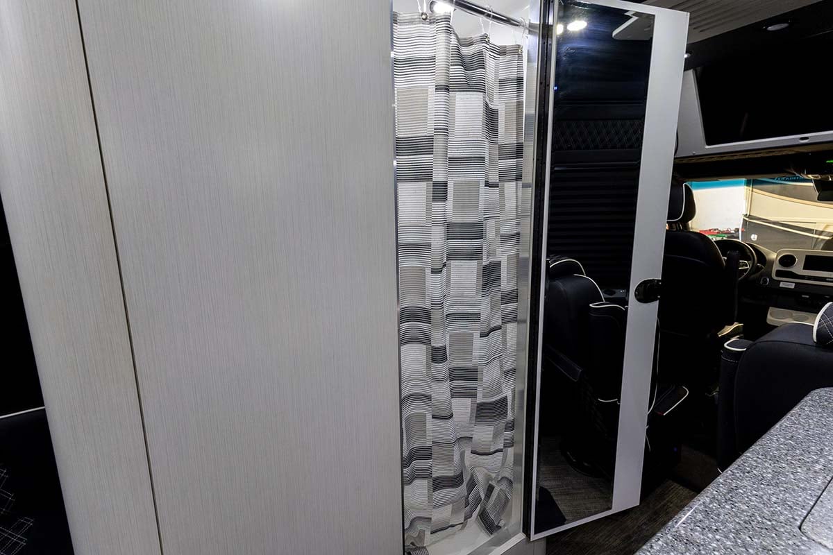 New 2025 OGV Luxury Coach V-RV 7RL gallery image-30