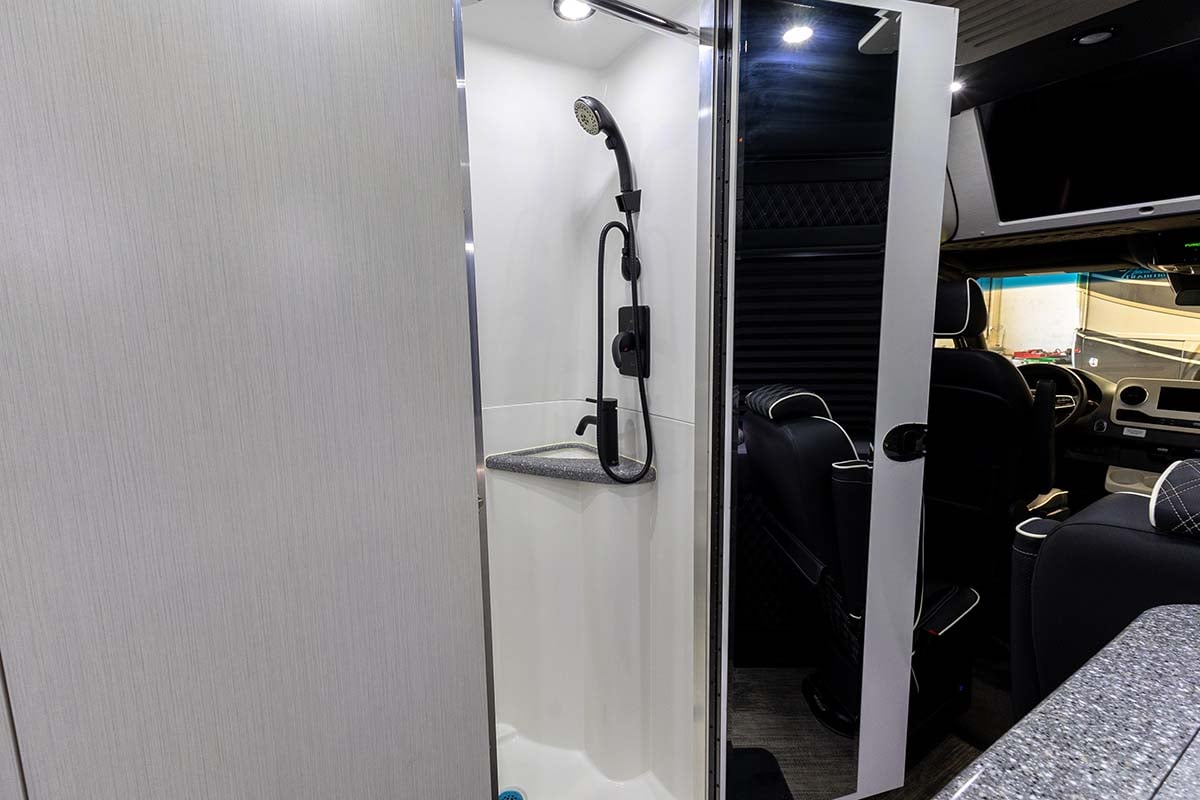 New 2025 OGV Luxury Coach V-RV 7RL gallery image-31