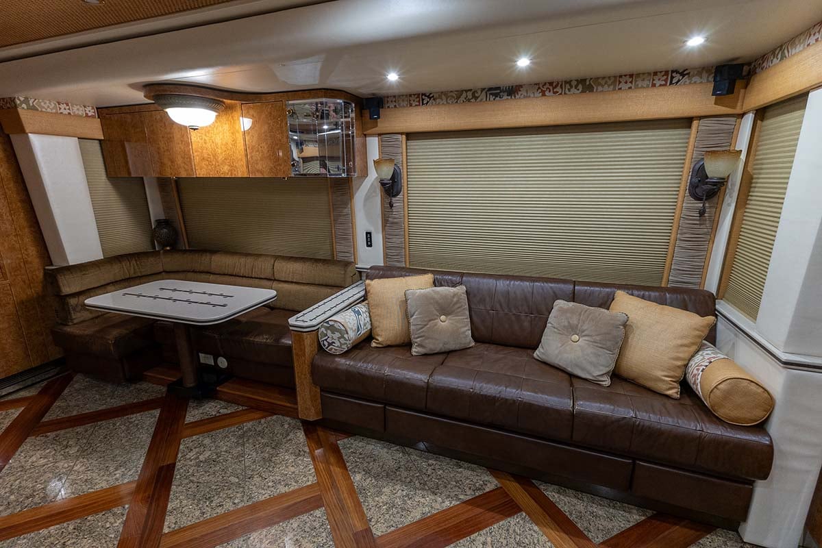 2007 Prevost Featherlite H3 45 gallery image-15