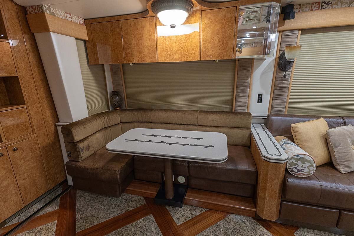2007 Prevost Featherlite H3 45 gallery image-16
