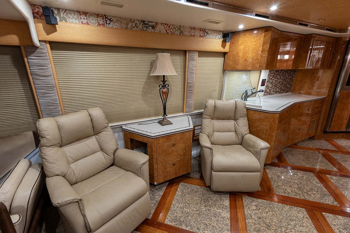 2007 Prevost Featherlite H3 45 gallery image-17