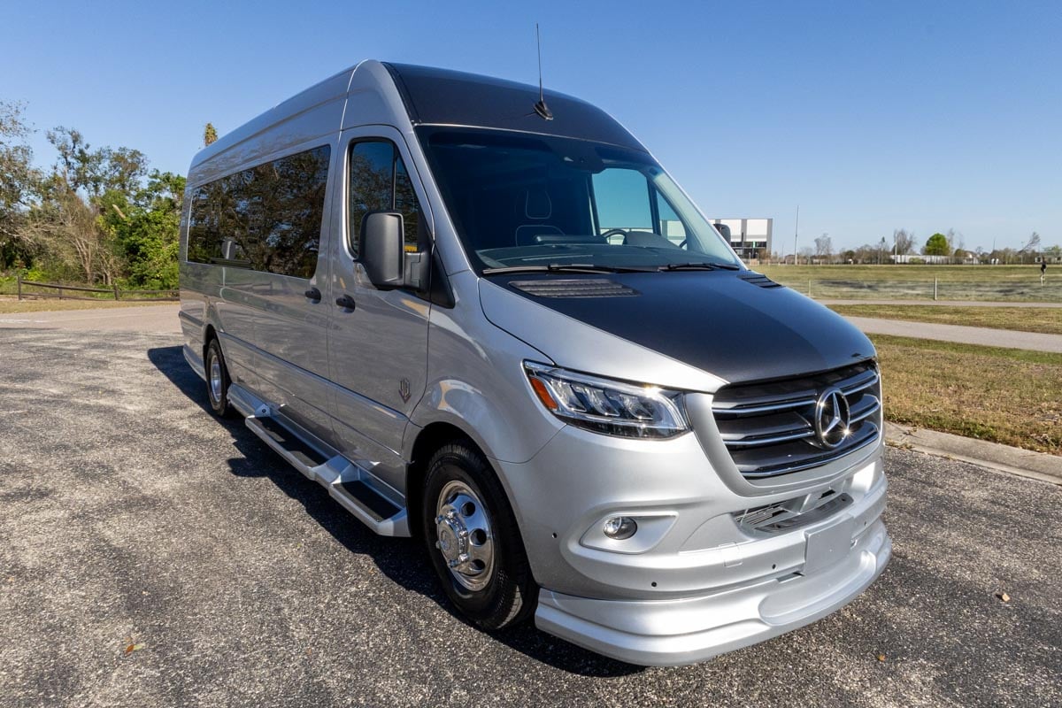 2025 OGV LUXURY COACH V-Cruise 9-Passenger gallery image-1