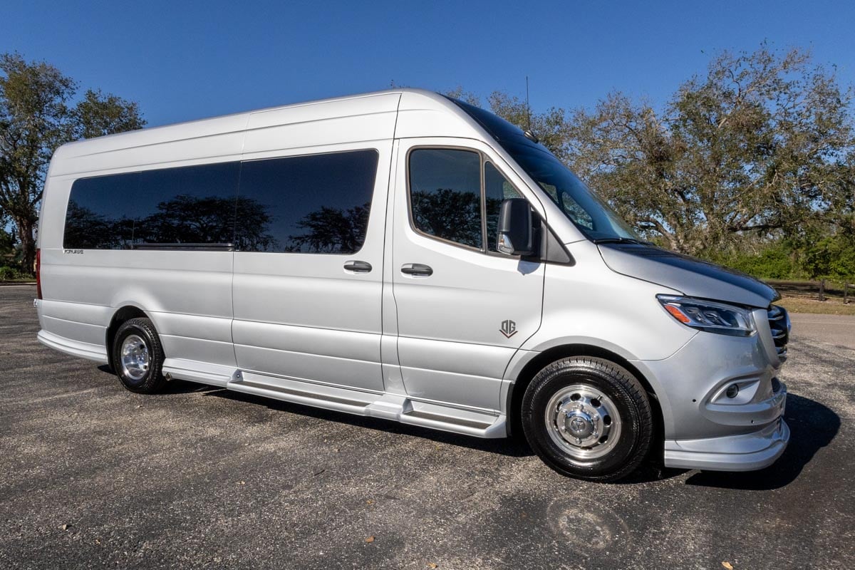 2025 OGV LUXURY COACH V-Cruise 9-Passenger gallery image-2