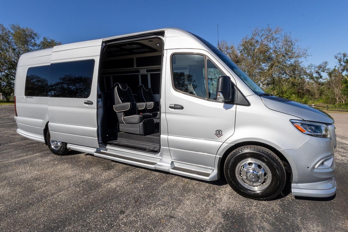 2025 OGV LUXURY COACH V-Cruise 9-Passenger gallery image-3