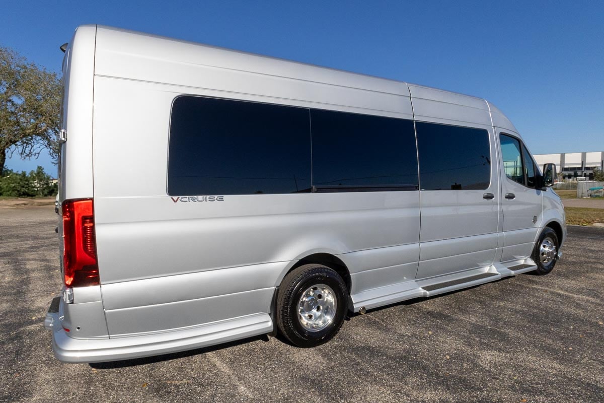 2025 OGV LUXURY COACH V-Cruise 9-Passenger gallery image-5