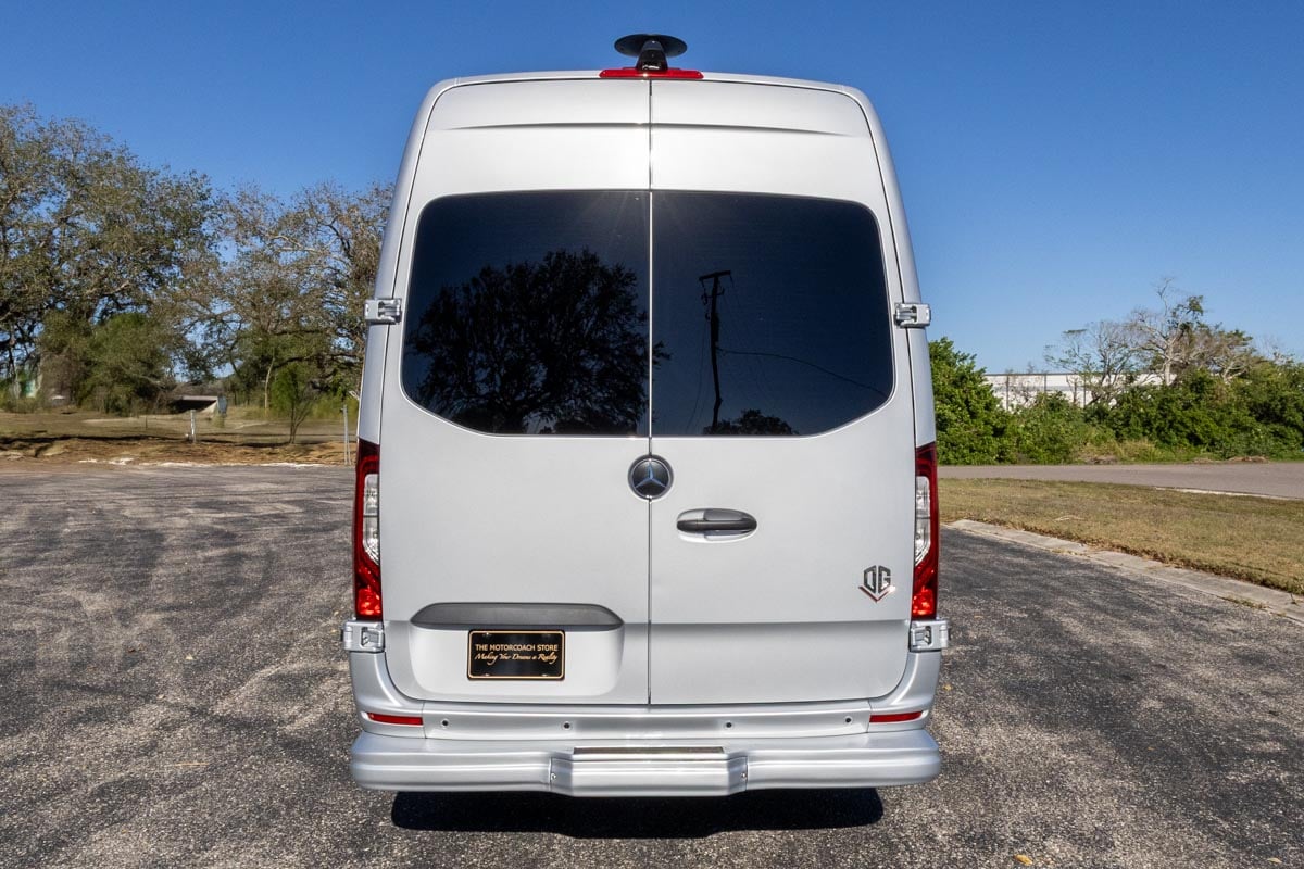 2025 OGV LUXURY COACH V-Cruise 9-Passenger gallery image-7