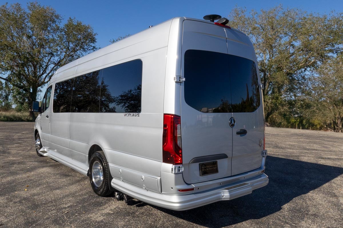 2025 OGV LUXURY COACH V-Cruise 9-Passenger gallery image-8