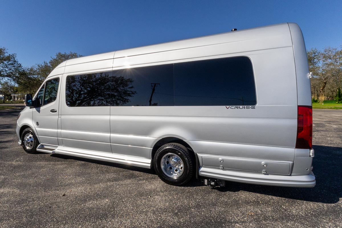 2025 OGV LUXURY COACH V-Cruise 9-Passenger gallery image-9