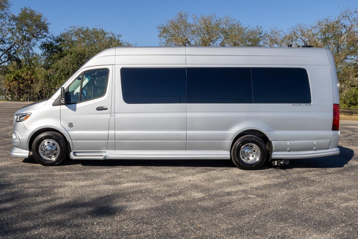 2025 OGV LUXURY COACH V-Cruise 9-Passenger gallery image-10