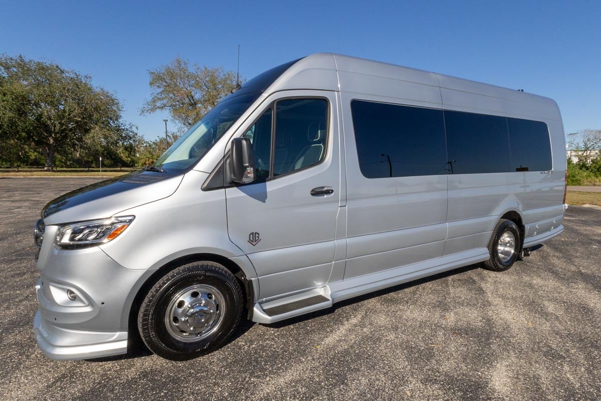 2025 OGV LUXURY COACH V-Cruise 9-Passenger gallery image-11