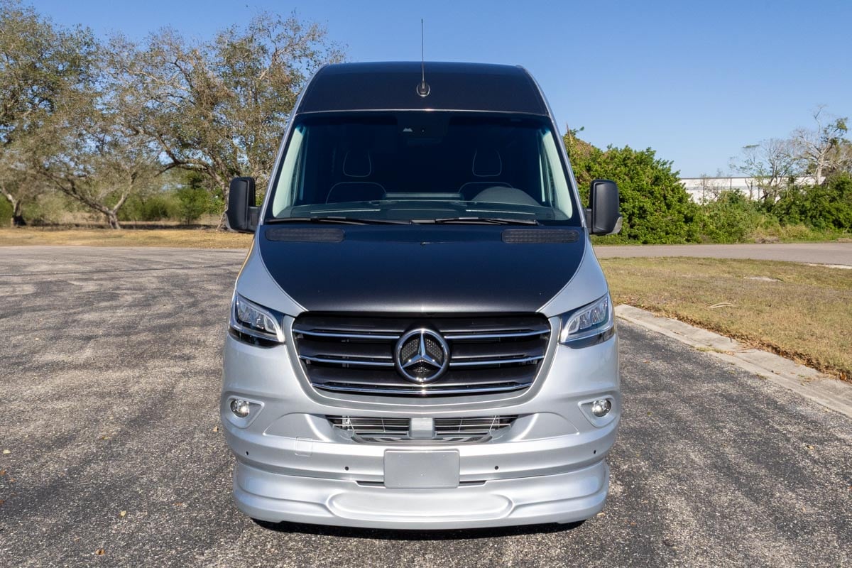 2025 OGV LUXURY COACH V-Cruise 9-Passenger gallery image-13