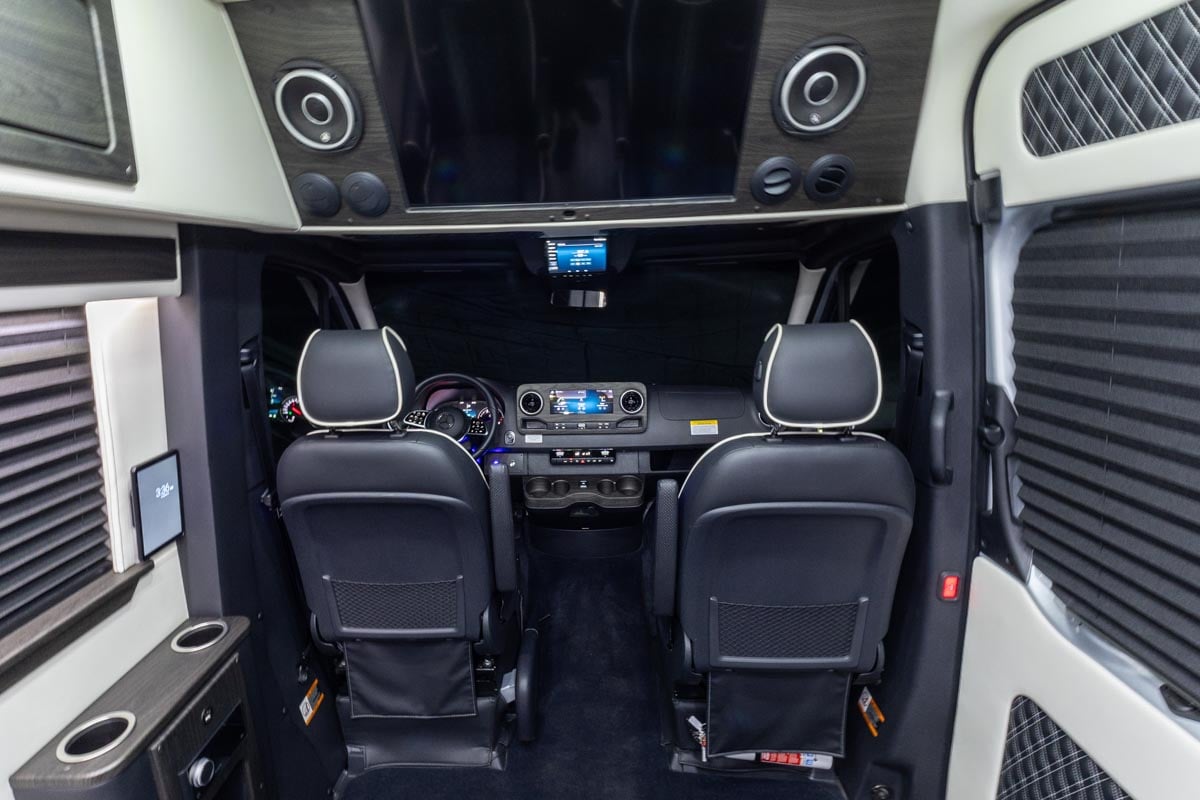 2025 OGV LUXURY COACH V-Cruise 9-Passenger gallery image-16