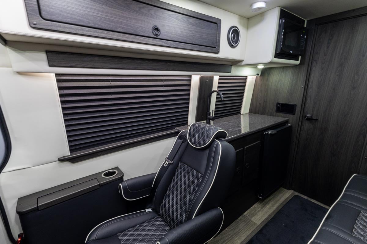 2025 OGV LUXURY COACH V-Cruise 9-Passenger gallery image-21
