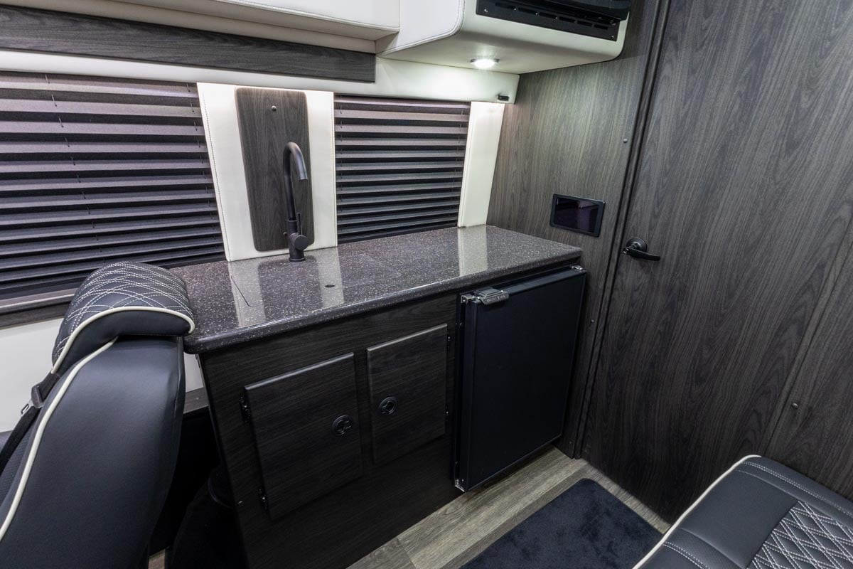 2025 OGV LUXURY COACH V-Cruise 9-Passenger gallery image-22