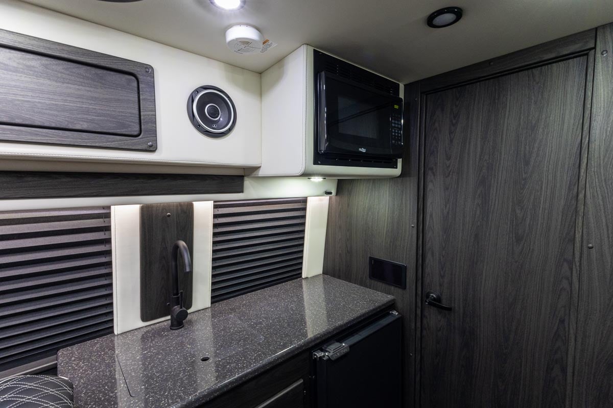 2025 OGV LUXURY COACH V-Cruise 9-Passenger gallery image-23