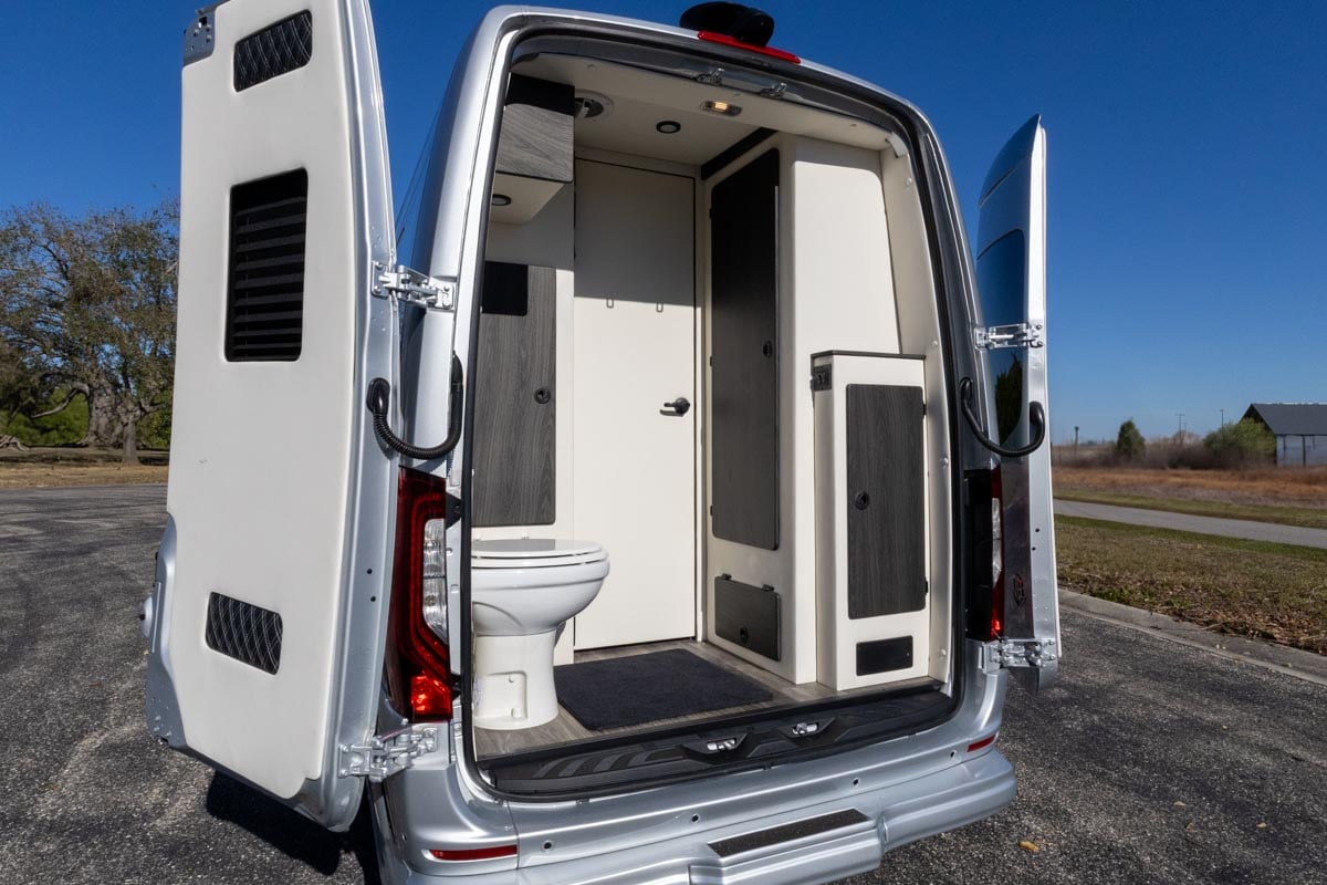 2025 OGV LUXURY COACH V-Cruise 9-Passenger gallery image-26