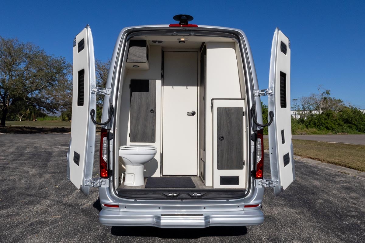 2025 OGV LUXURY COACH V-Cruise 9-Passenger gallery image-27