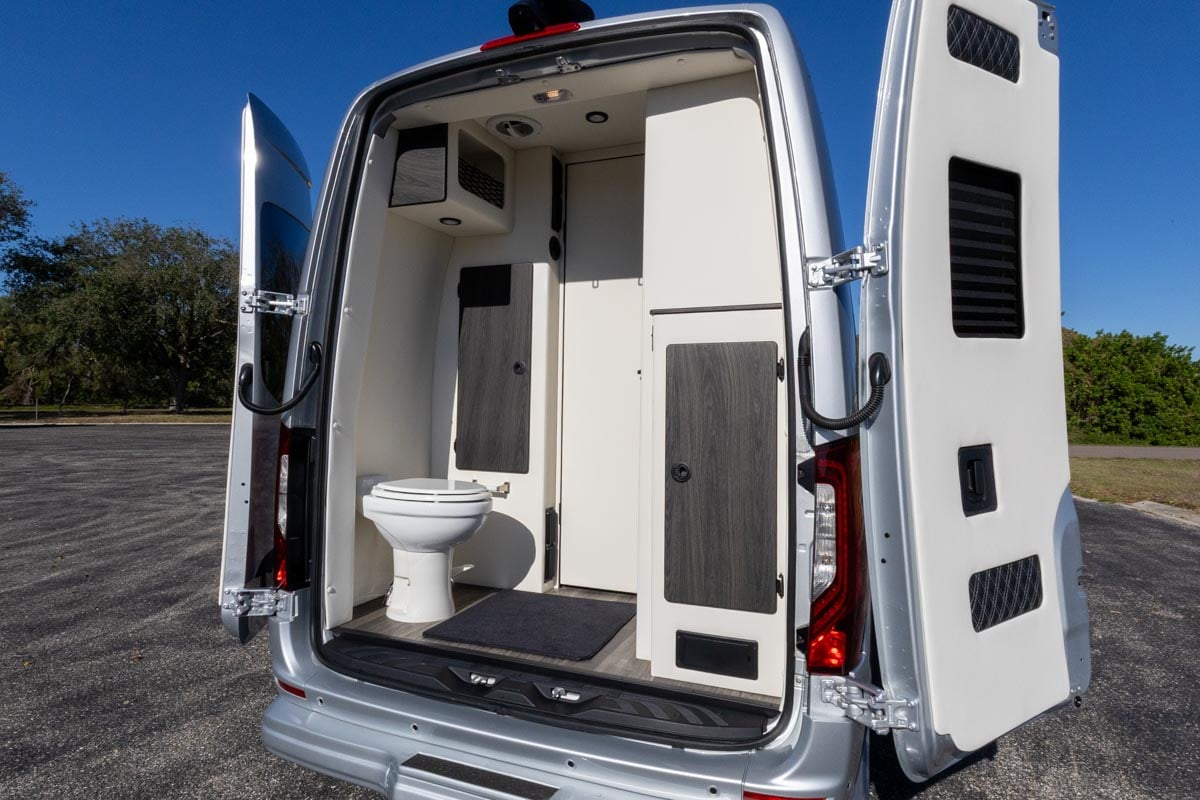 2025 OGV LUXURY COACH V-Cruise 9-Passenger gallery image-28