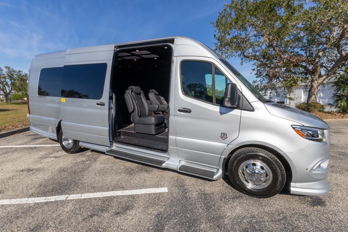 New OGV 2025 Luxury Coach V-Cruise 10OB gallery image-3