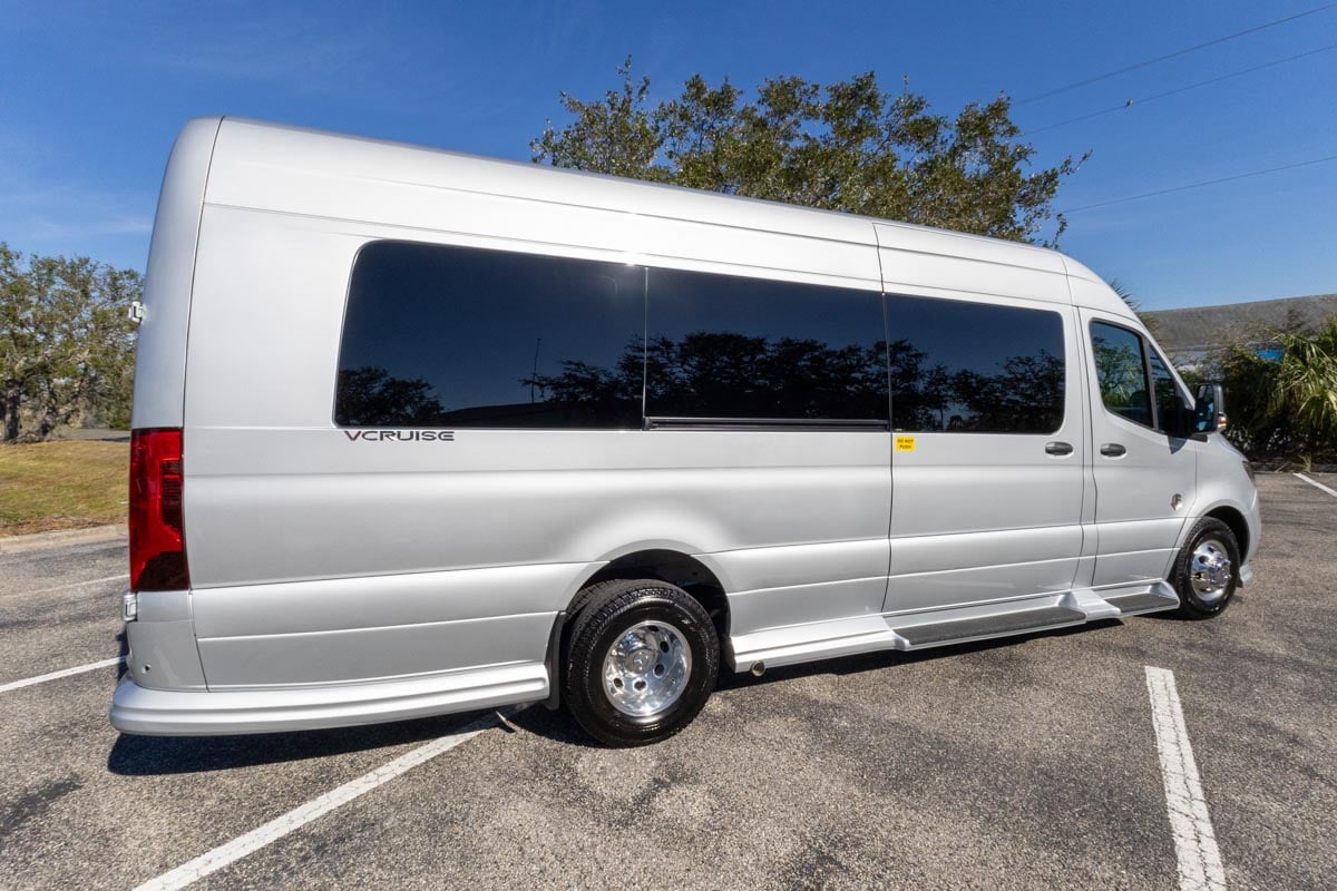 New OGV 2025 Luxury Coach V-Cruise 10OB gallery image-5