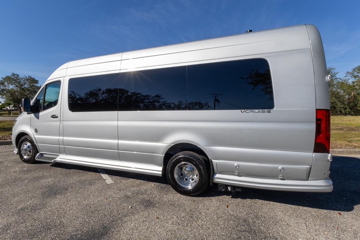 New OGV 2025 Luxury Coach V-Cruise 10OB gallery image-9