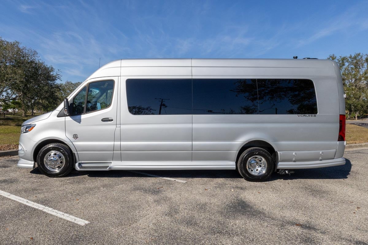 New OGV 2025 Luxury Coach V-Cruise 10OB gallery image-10