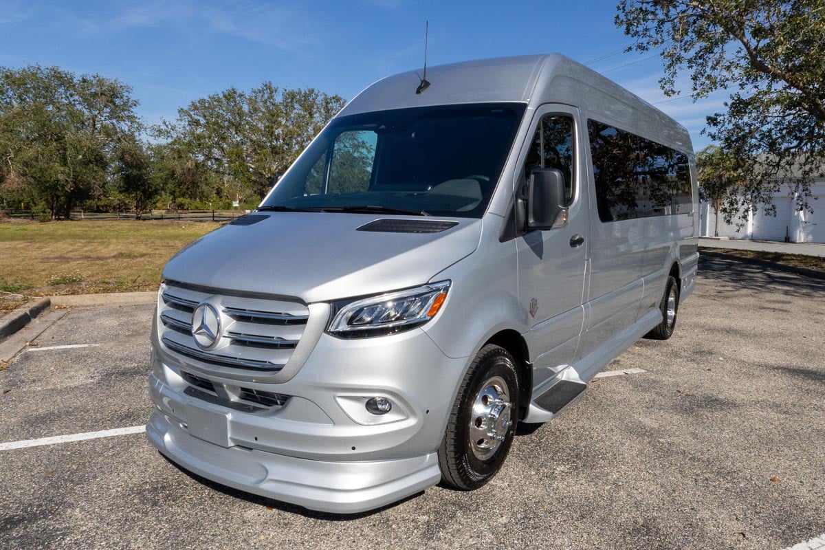 New OGV 2025 Luxury Coach V-Cruise 10OB gallery image-12