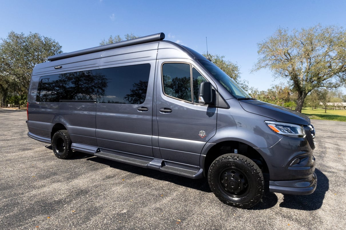 2025 OGV LUXURY COACH gallery image-2