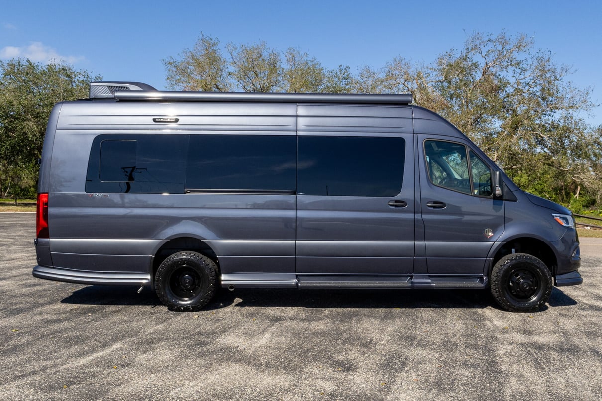 2025 OGV LUXURY COACH gallery image-4