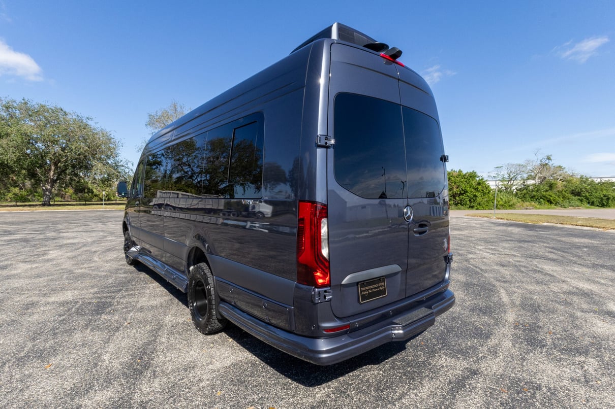 2025 OGV LUXURY COACH gallery image-8