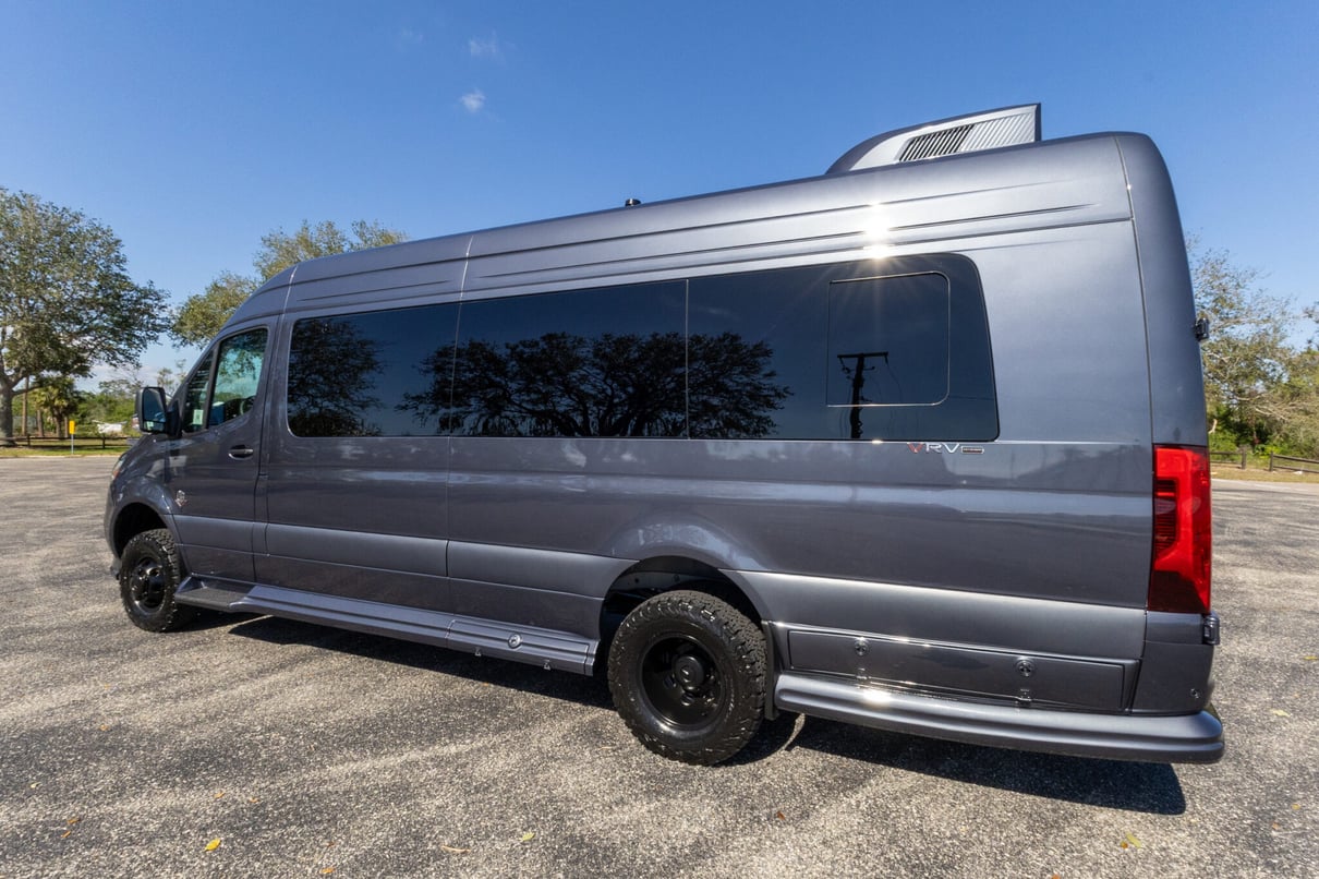 2025 OGV LUXURY COACH gallery image-9