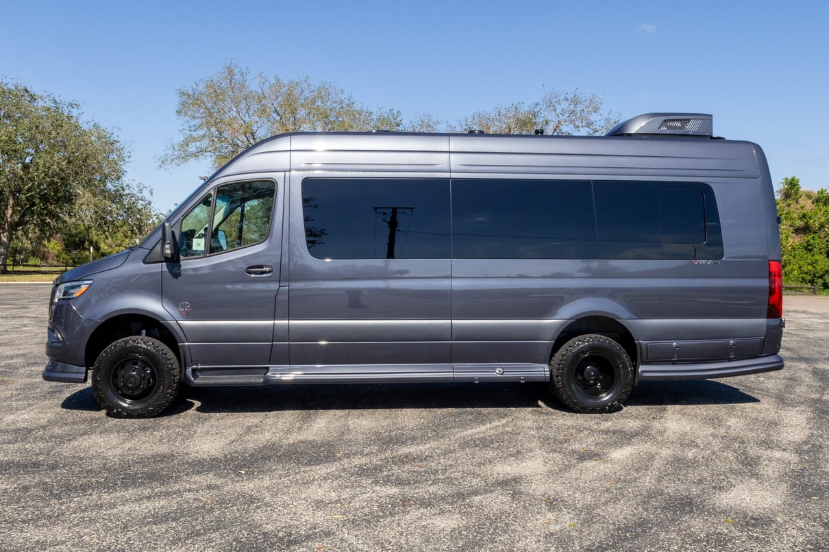 2025 OGV LUXURY COACH gallery image-10