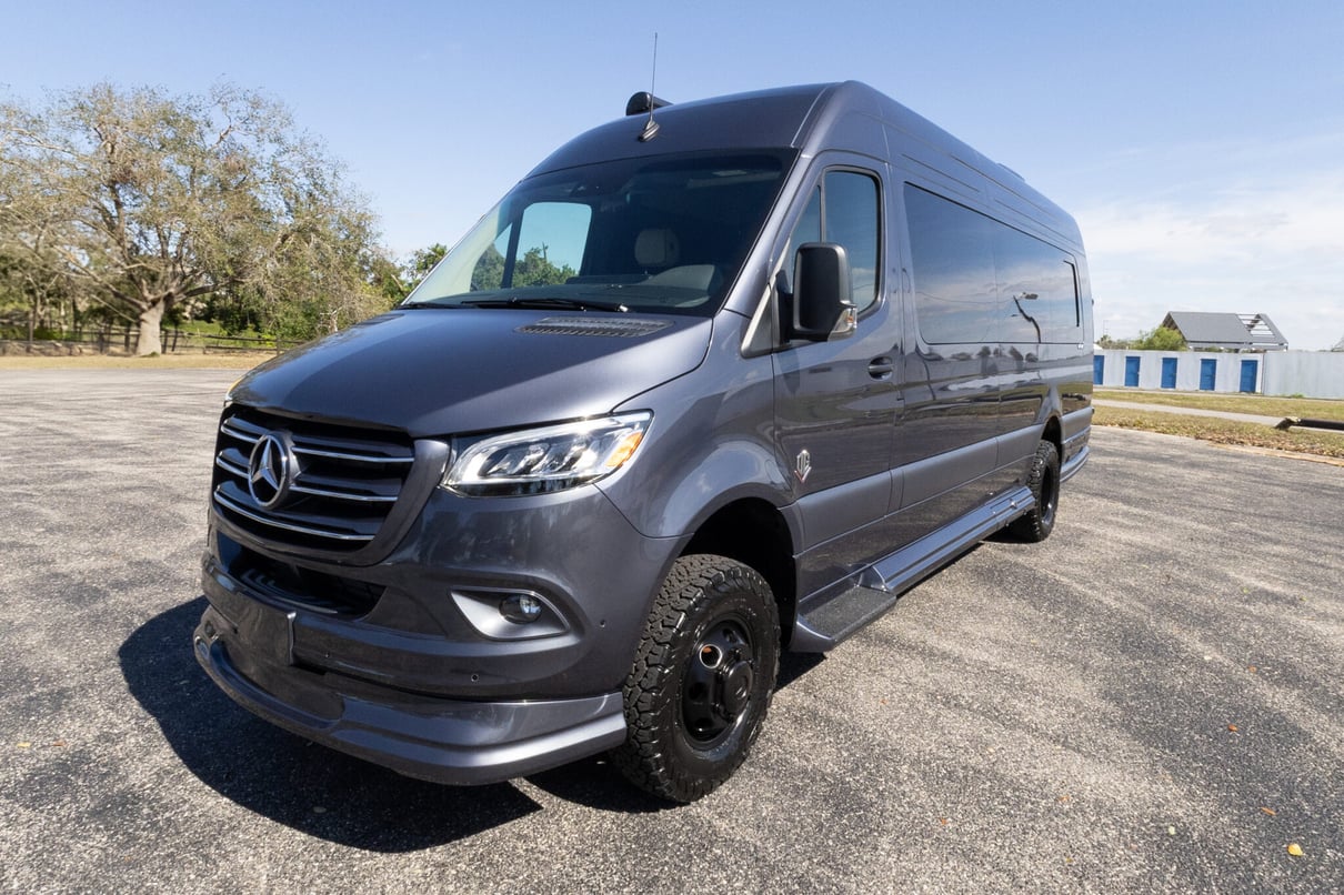 2025 OGV LUXURY COACH gallery image-12