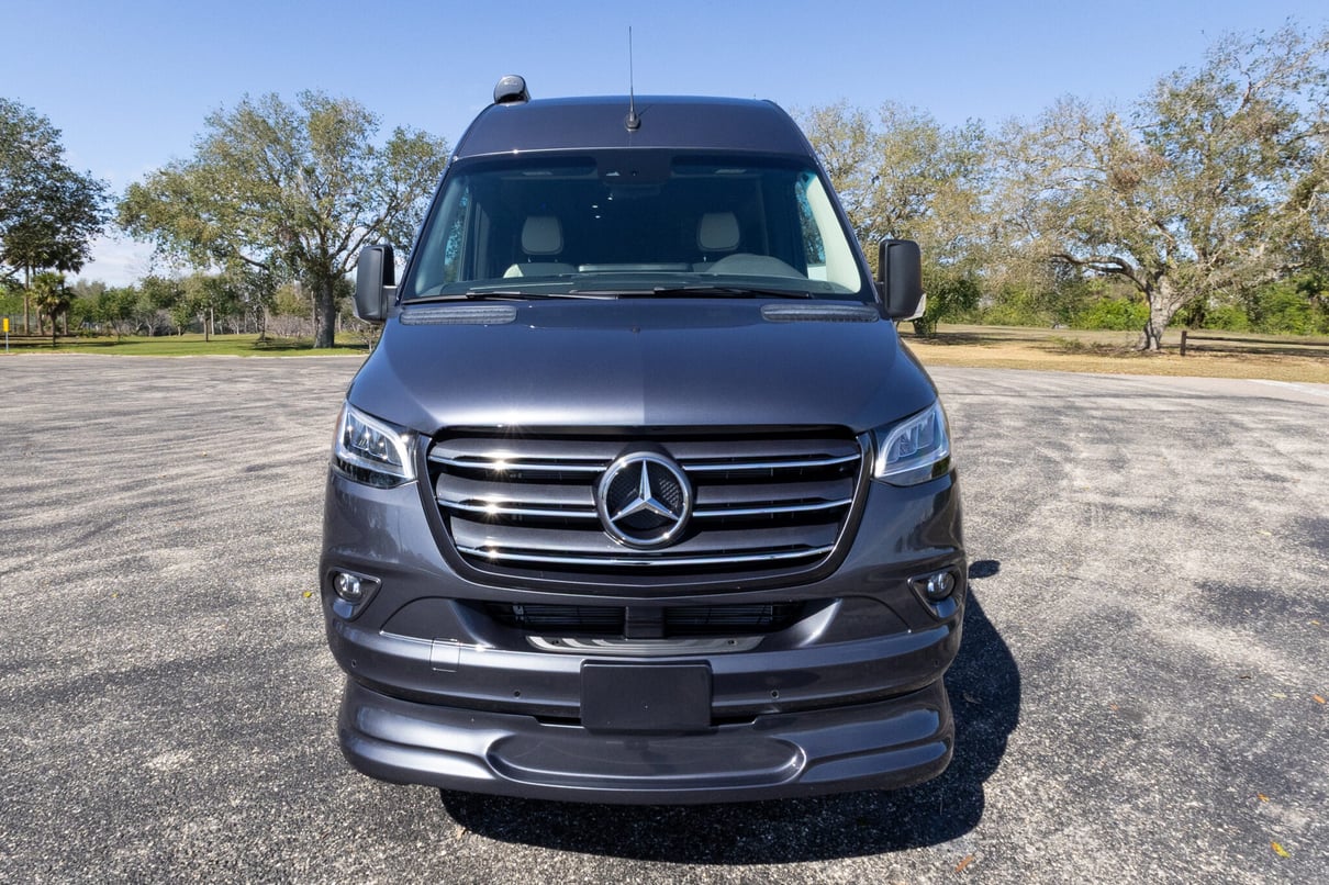 2025 OGV LUXURY COACH gallery image-13