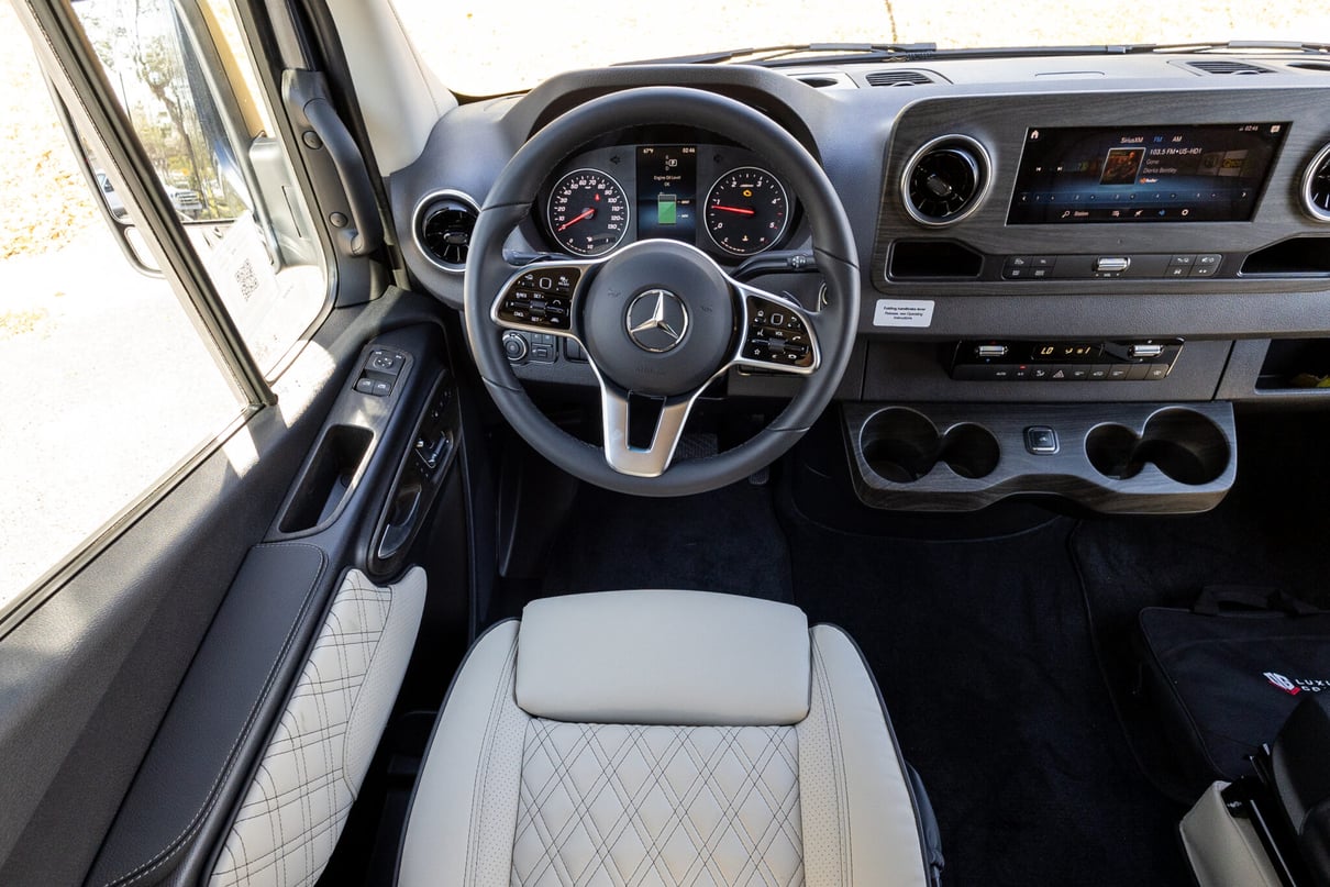 2025 OGV LUXURY COACH gallery image-15