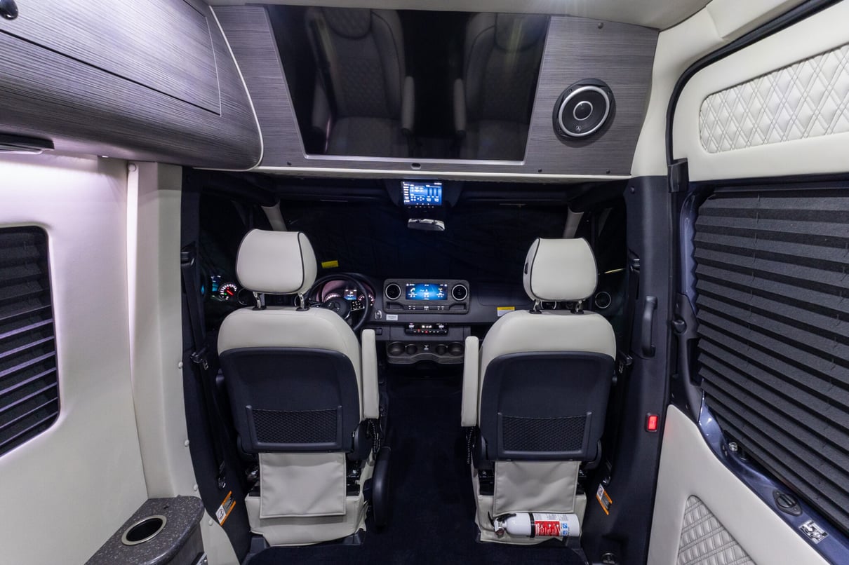 2025 OGV LUXURY COACH gallery image-16