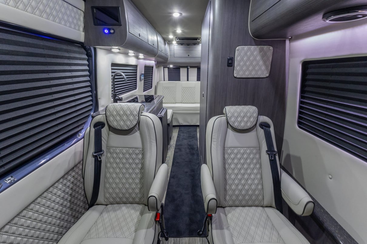 2025 OGV LUXURY COACH gallery image-17